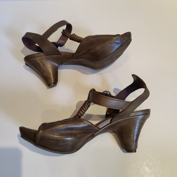 Chocolate Negro Leather Heels - Picture 2 of 8